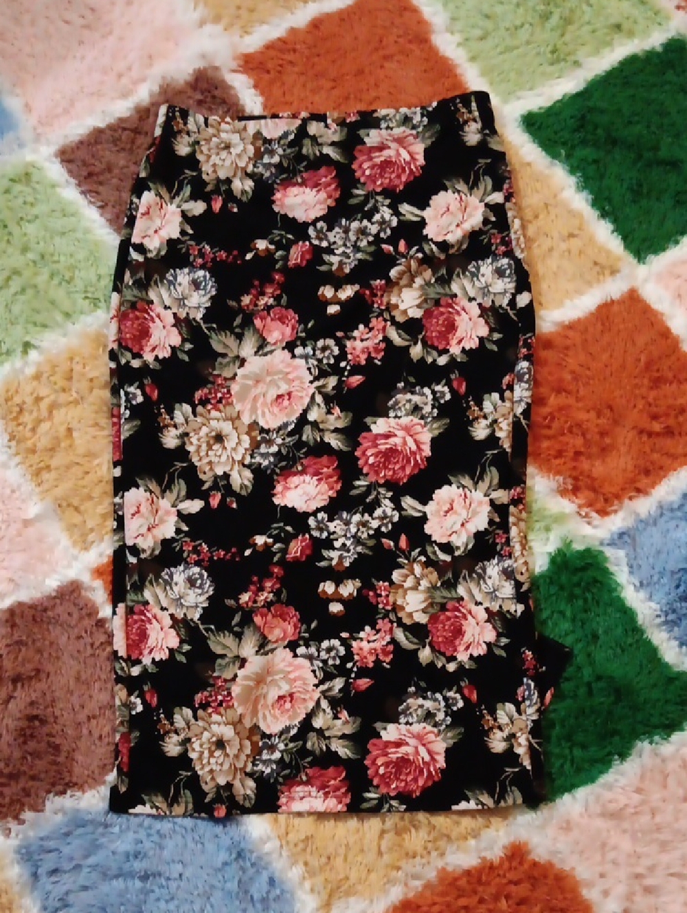 SHEIN Black Floral Pencil Skirt with Pink and Cream Blooms